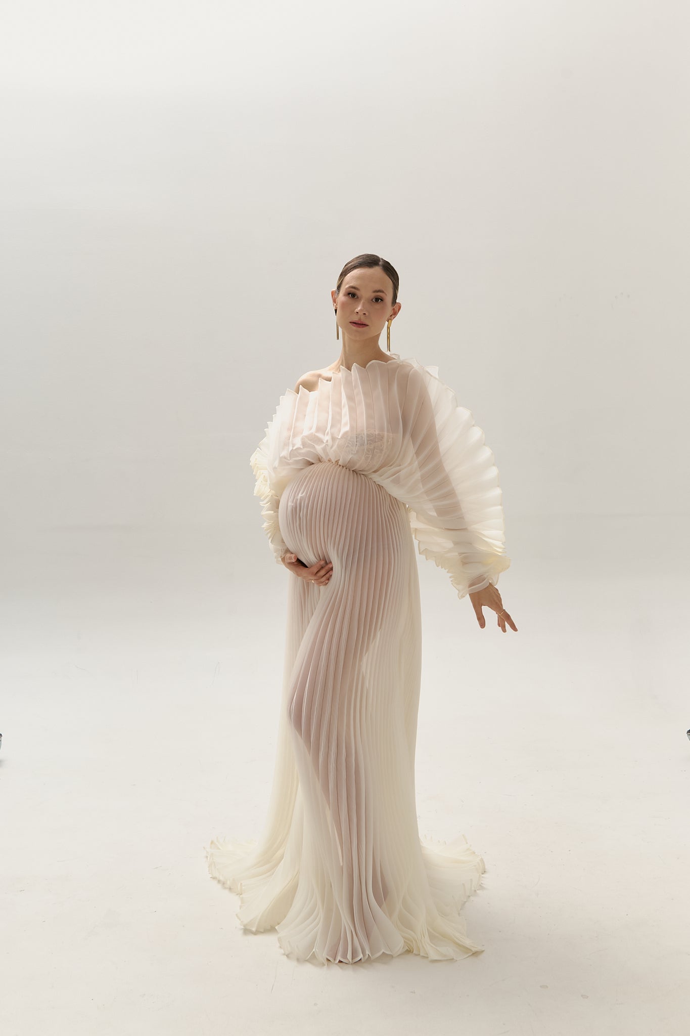 Eteryczna plisowana suknia ciążowa Ivory w odcieniu kości słoniowej